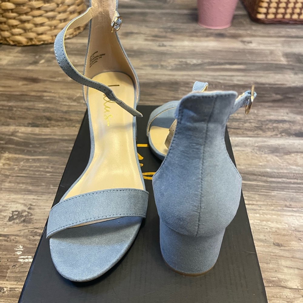 LULUS 7.5 BLUE SUEDE 2.5 INCH HEEL